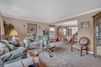 255 Blake Avenue, Bohemia, NY 11716 - Photo 7