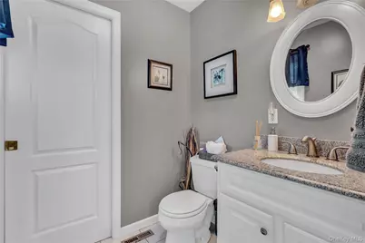 255 Blake Avenue, Bohemia, NY 11716 - Photo 17