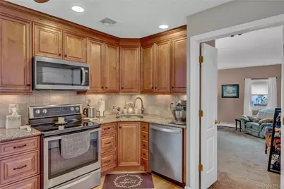 255 Blake Avenue, Bohemia, NY 11716 - Photo 13