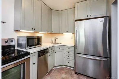 140 N Broadway #K4, Irvington, NY 10533 - Photo 13