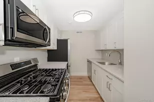 136 Artist Lake Dr, Middle Island, NY 11953 - Photo 7