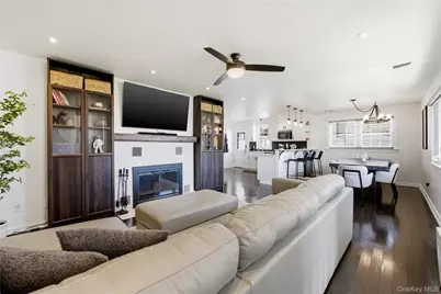 11 Grand Central Avenue, Amityville, NY 11701 - Photo 7