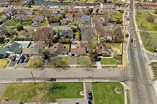 11 Grand Central Ave, Amityville, NY 11701 - Photo 33