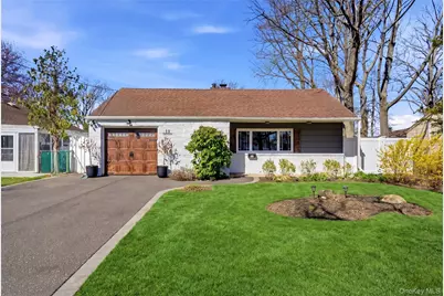 11 Grand Central Avenue, Amityville, NY 11701 - Photo 5