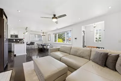 11 Grand Central Avenue, Amityville, NY 11701 - Photo 11