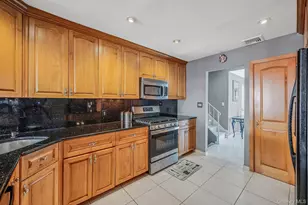 257 Garden City Rd, Franklin Square, NY 11010 - Photo 23