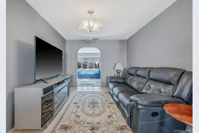 257 Garden City Road, Franklin Square, NY 11010 - Photo 17