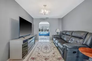 257 Garden City Rd, Franklin Square, NY 11010 - Photo 17