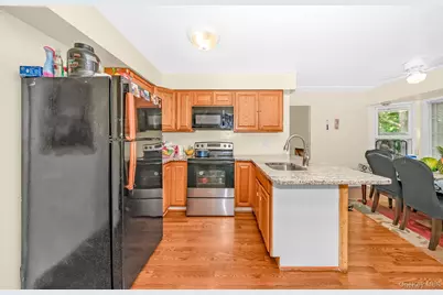 103 Gates Avenue, Central Islip, NY 11722 - Photo 5
