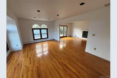 31 Woodward Street, Roslyn Heights, NY 11577 - Photo 3