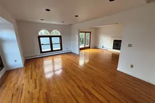 31 Woodward St, Roslyn Heights, NY 11577 - Photo 3