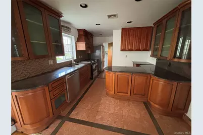 31 Woodward Street, Roslyn Heights, NY 11577 - Photo 9