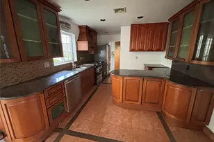 31 Woodward St, Roslyn Heights, NY 11577 - Photo 9