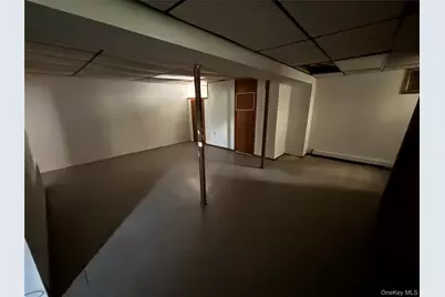 31 Woodward Street, Roslyn Heights, NY 11577 - Photo 29