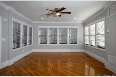 576 Scranton Avenue #576-4, Lynbrook, NY 11563 - Photo 3