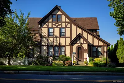 576 Scranton Avenue #576-4, Lynbrook, NY 11563 - Photo 1