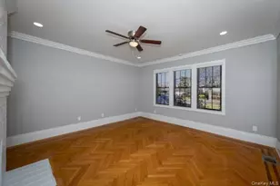 576 Scranton Ave, Lynbrook, NY 11563 - Photo 5