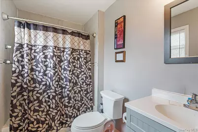 144 Washington Avenue, Wheatley Heights, NY 11798 - Photo 9