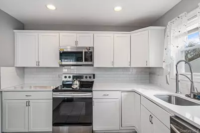 144 Washington Avenue, Wheatley Heights, NY 11798 - Photo 15
