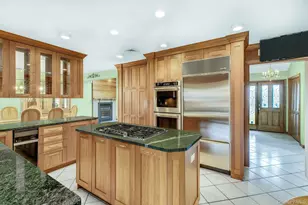 8 Adelphi St, Islip, NY 11751 - Photo 9