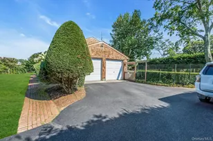 8 Adelphi St, Islip, NY 11751 - Photo 27