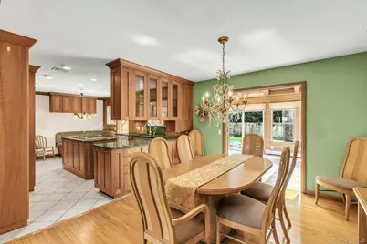 8 Adelphi Street, Islip, NY 11751 - Photo 7
