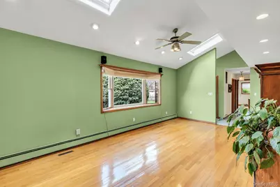 8 Adelphi Street, Islip, NY 11751 - Photo 5