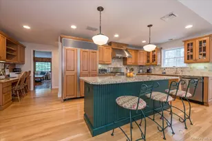 4 Springwood Path, Syosset, NY 11791 - Photo 11