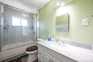 7 Hollywood Dr, Shirley, NY 11967 - Photo 17