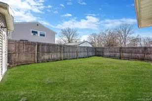 7 Hollywood Dr, Shirley, NY 11967 - Photo 31