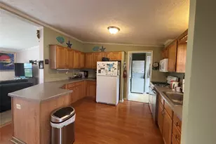 1661 Old Country Rd, Riverhead, NY 11901 - Photo 11