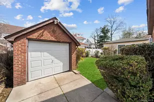 138-39 227th St, Springfield Gardens, NY 11413 - Photo 15