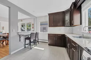 65 Patton Blvd, New Hyde Park, NY 11040 - Photo 9