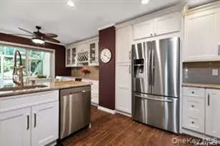 204 Mountain Ridge Dr, Mount Sinai, NY 11766 - Photo 7