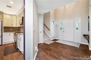 204 Mountain Ridge Dr, Mount Sinai, NY 11766 - Photo 3