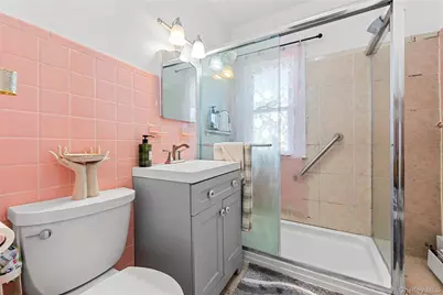 122 Buckingham Road, Yonkers, NY 10701 - Photo 11