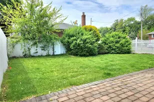 244 Martin Dr, Syosset, NY 11791 - Photo 25
