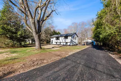 15 Whiteford Drive, Pleasant Valley, NY 12569 - Photo 3