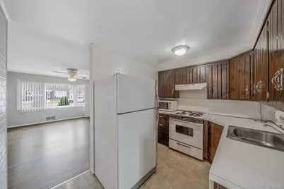 23 Lakewood Avenue, Ronkonkoma, NY 11779 - Photo 7