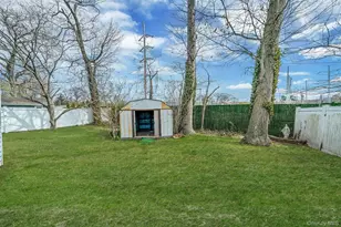 23 Lakewood Ave, Ronkonkoma, NY 11779 - Photo 27