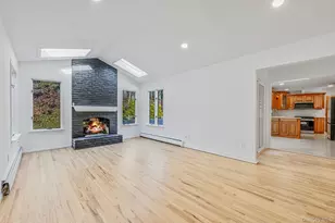 25 Farmington Ln, Melville, NY 11747 - Photo 15