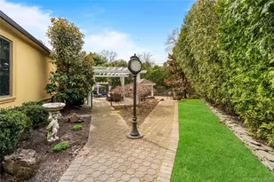 12 Kingswood Cir, Old Bethpage, NY 11804 - Photo 27