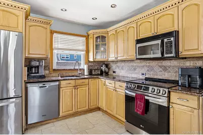 160 Saint Marks Avenue, Freeport, NY 11520 - Photo 5