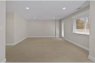 163 Boathouse Lane Lane #163, Bay Shore, NY 11706 - Photo 17