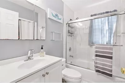4 Erlwein Court, Massapequa, NY 11758 - Photo 9