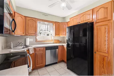 4 Erlwein Court, Massapequa, NY 11758 - Photo 3