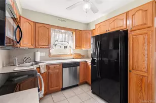 4 Erlwein Ct, Massapequa, NY 11758 - Photo 3