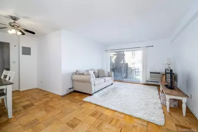 90 South Park Avenue #B3, Rockville Centre, NY 11570 - Photo 5