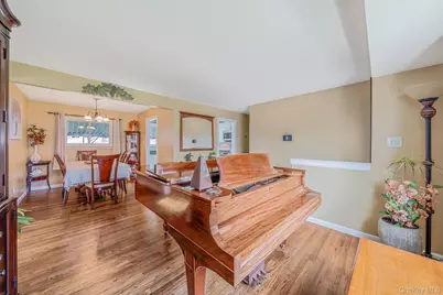 3114 Connecticut Avenue, Medford, NY 11763 - Photo 5