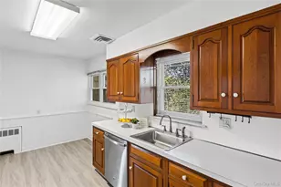 25 Lawrence St, New Hyde Park, NY 11040 - Photo 13